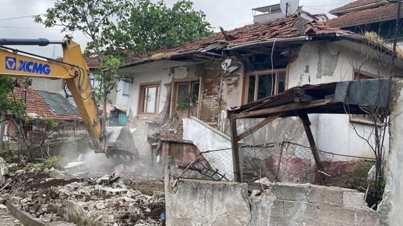 Felaketi yaşayan ilçede yıkılan bina sayısı 120 oldu