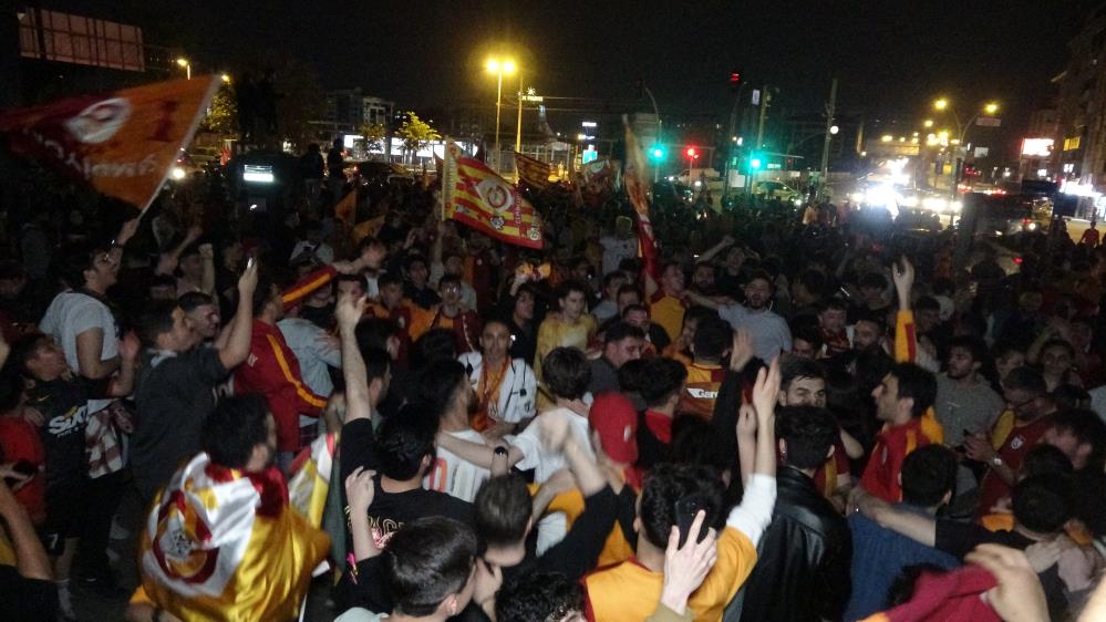 Kocaeli’de Galatasaraylılar şampiyonluğu coşkuyla kutladı