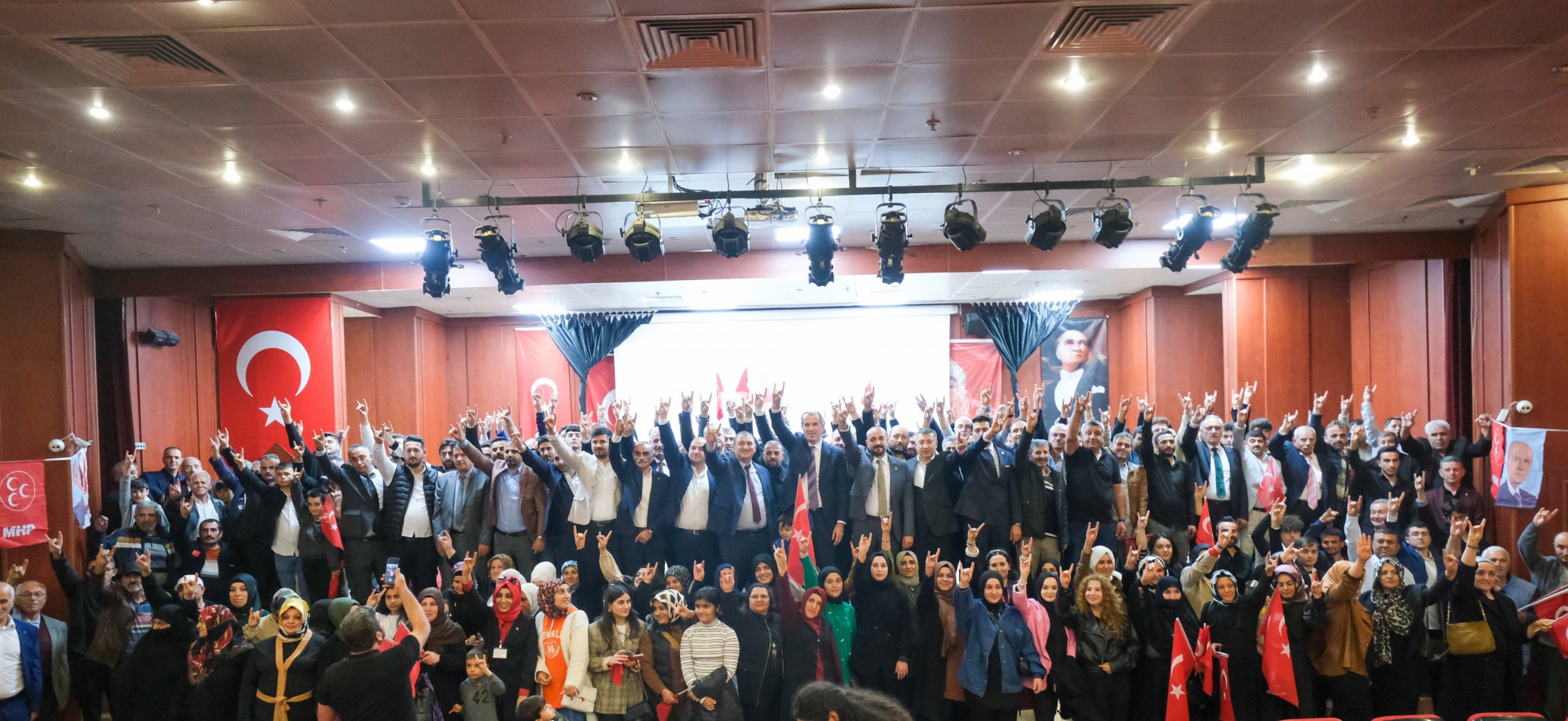 İYİ Parti’de ŞOK istifalar; MHP’ye geri döndüler