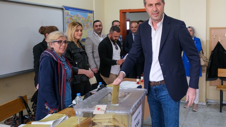 Saffet Sancaklı oyunu kullandı