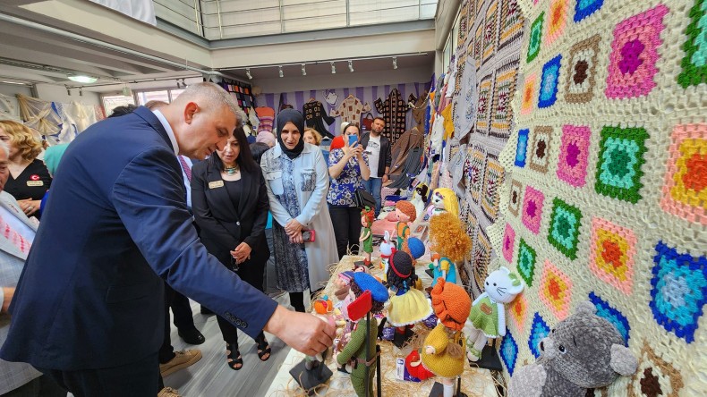 Gölcük Belediyesi Sanat Galerisinde Karma Sergiler Sürüyor