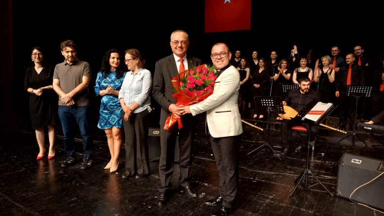 Eğitim İş THM Korosu, “Sesimiz Aydınlatır Geleceği” Konseri