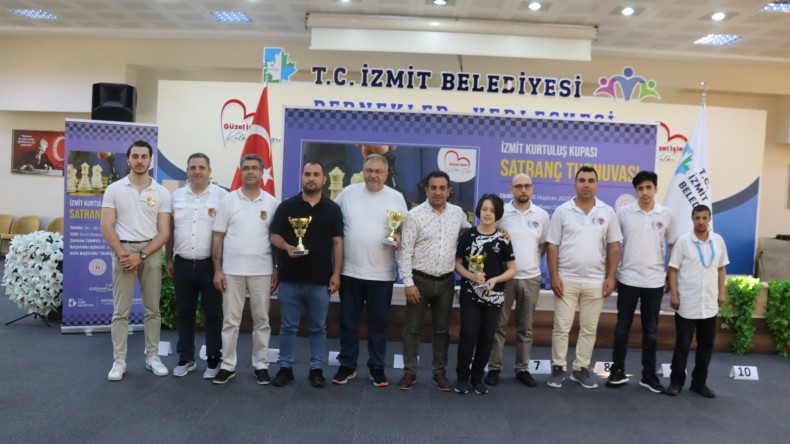 Kurtuluş Kupası Satranç Turnuvasında 7’den 70’e Tüm Sporcular Kıyasıya Mücadele Ettiler