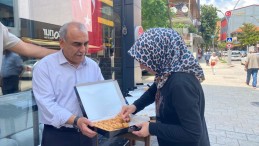 İzmitli esnaf Cumhurbaşkanı Erdoğan’ın zaferini böyle kutladı