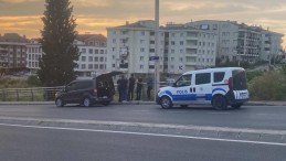 Havaya ateş açıldı, saçmalar arabaya isabet etti