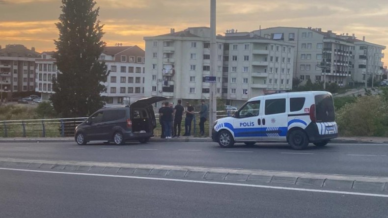 Havaya ateş açıldı, saçmalar arabaya isabet etti