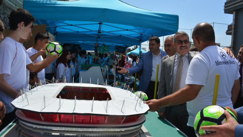 Lise öğrencileri bir yıl boyunca emek verdi: Bu maket statta yok yok