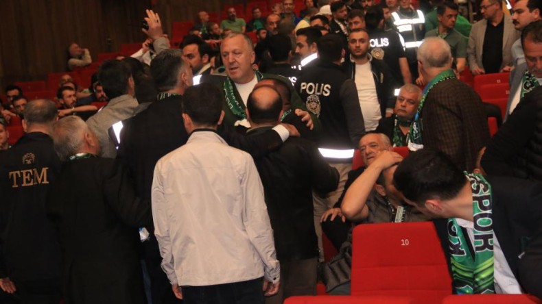 Kocaelispor’da gergin kongre