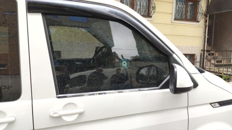 Park halindeki araçlara kurşun yağmuru