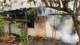 Yaşlı kadının tek başına yaşadığı ev alevlere teslim oldu