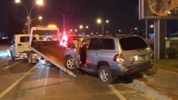 Aracıyla sinyalizasyon direğini devirip koşarak bölgeden uzaklaştı