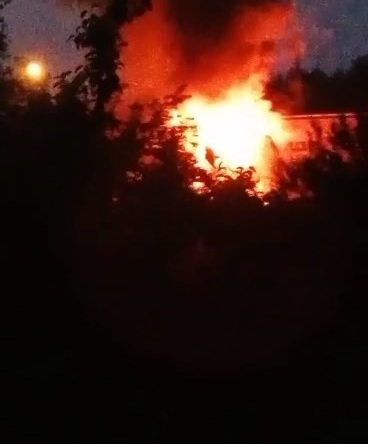 TEM’de alev topuna dönen tır trafiği durdurdu