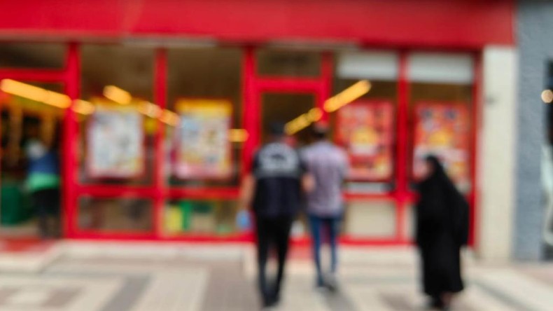 Markete pompalı tüfekle saldırı