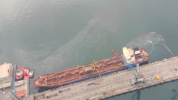 İzmit Körfezi’ni kirleten gemi deniz uçağı ile tespit edildi