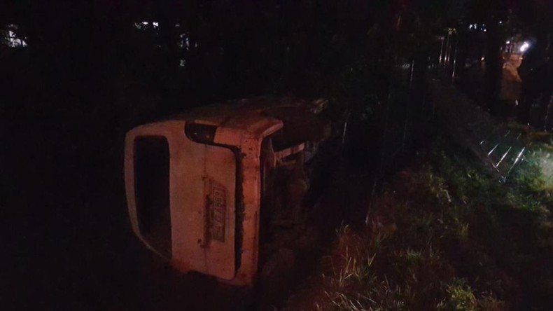 Cip ile çarpışan panelvan devrildi; Yaralılar var