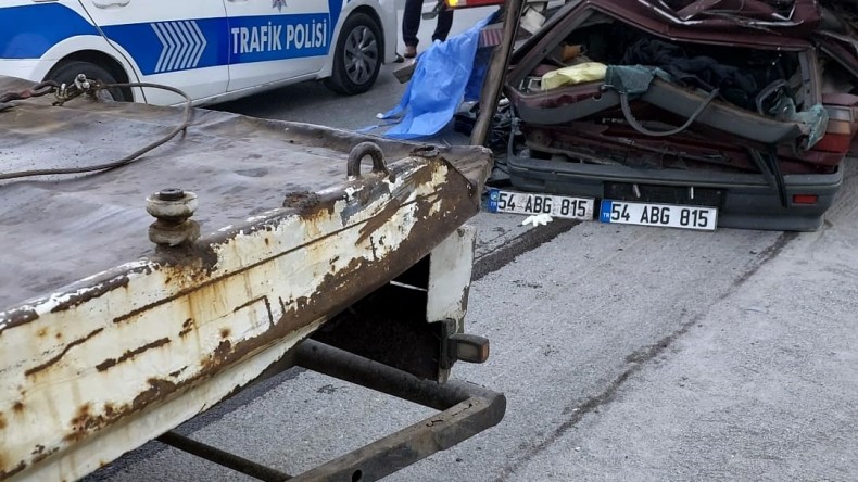 D-650’de feci kaza, tıra ok gibi saplandı: 1 ölü