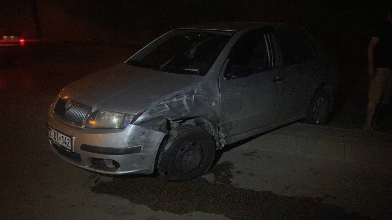 Otomobil, Cipe Arkadan Çarptı: 1 Yaralı