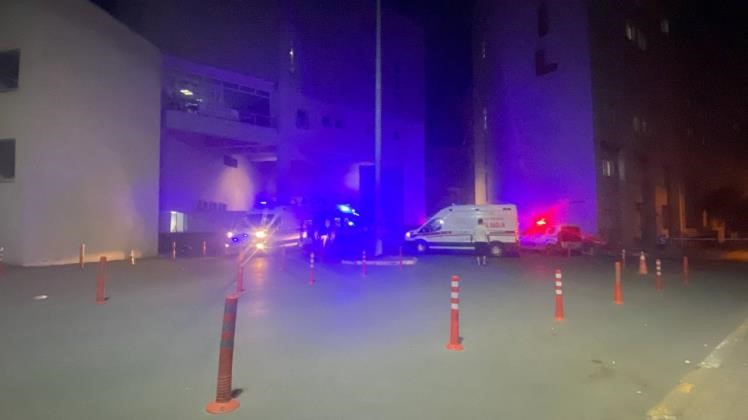 Satışı yasak zamanda alkol alma ısrarının sonu kötü bitti: 2 yaralı