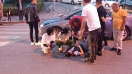 Otomobilin çarptığı bisikletli savrularak yaralandı