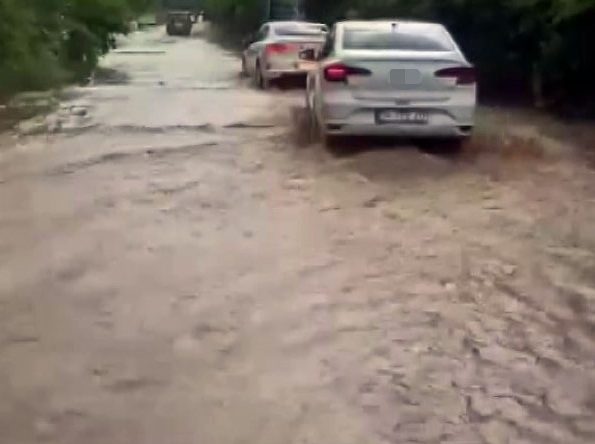 Şiddetli Yağmur, Sapanca’yı Sular Altında Bıraktı