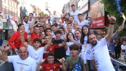 Belediye Derincespor, şampiyonluğu kent merkezinde kutladı