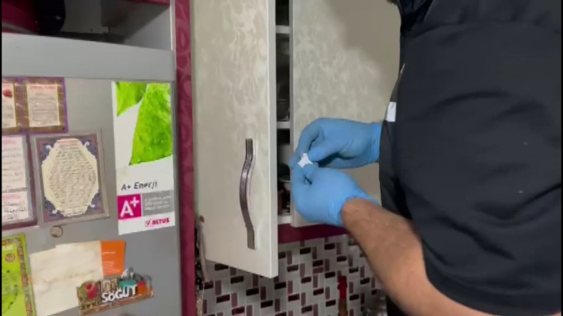 Esrar Mutfak Dolabından, Tabancalar İse Tezgahtan Çıktı