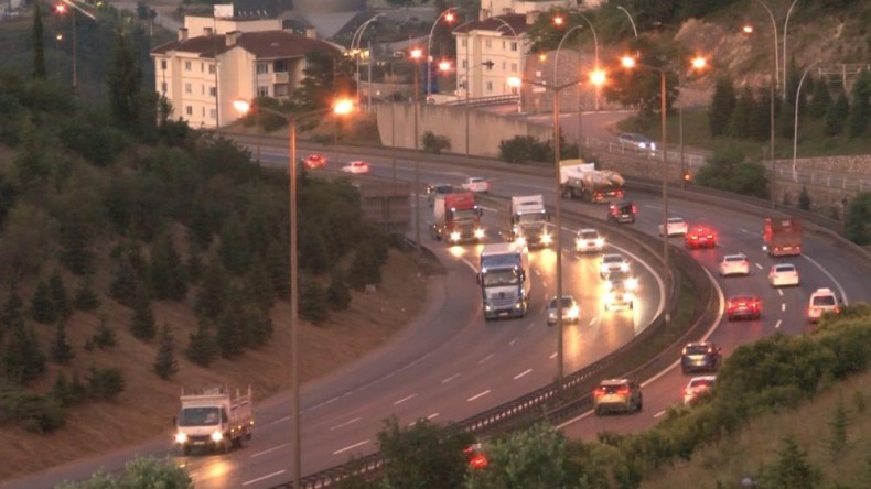 Bayram tatili için millet yollarda; TEM Otoyolunda son durum…