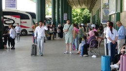 Vatandaşlar bayram tatili için otogara akın etti