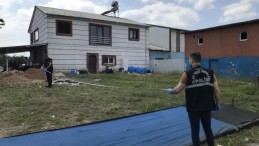 Arsanın yeni sahiplerini gördü, tüfekle ateş açtı