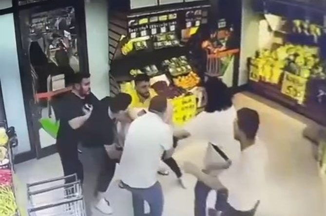 Markette İlginç Kavga