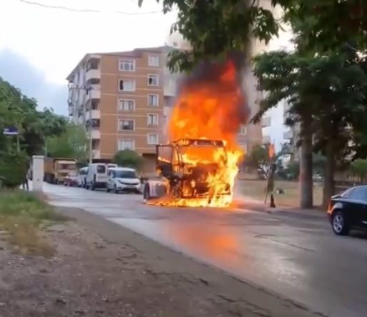 Park halindeki çekici alev topuna döndü