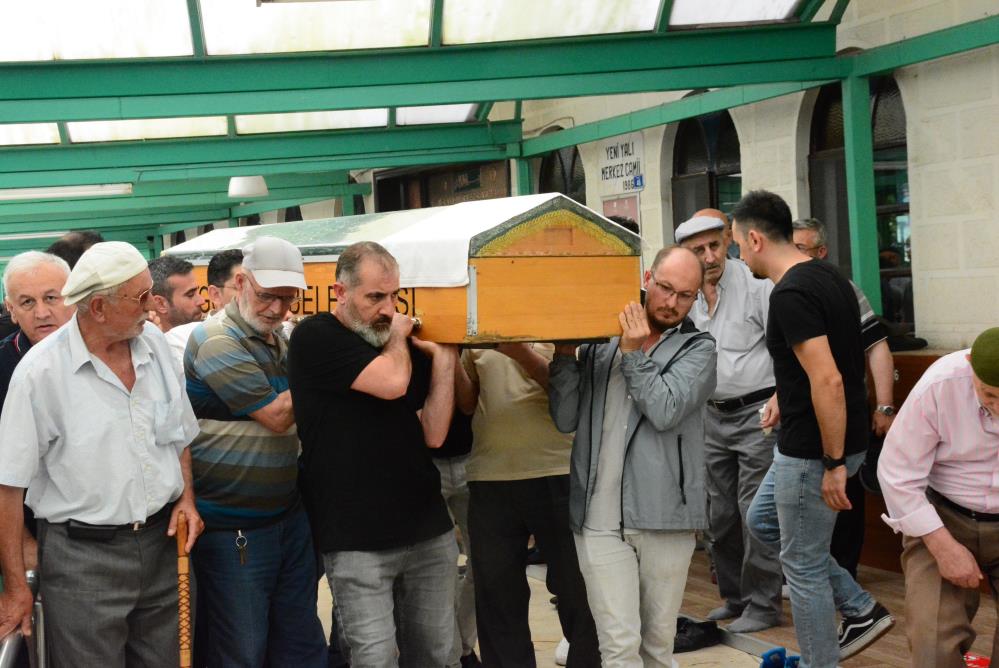 Metruk evdeki göçükte ölen Ömer Faruk son yolculuğuna uğurlandı