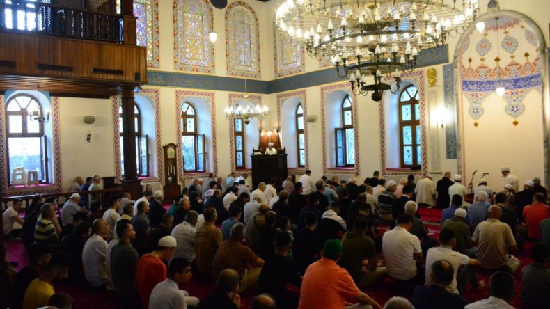 Kocaeli’de vatandaşlar bayram namazı için camileri doldurdu