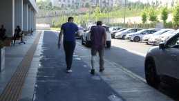 Kimi elini kesti, kimi gözüne boynuz yedi