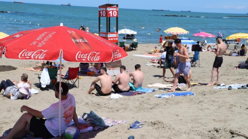 Bayramda sahiller doldu taştı