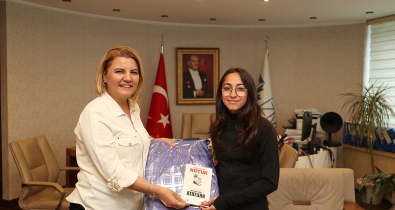 Başkan Hürriyet, Türkiye 1’incisi olan başarılı sporcu Irmak’ı tebrik etti