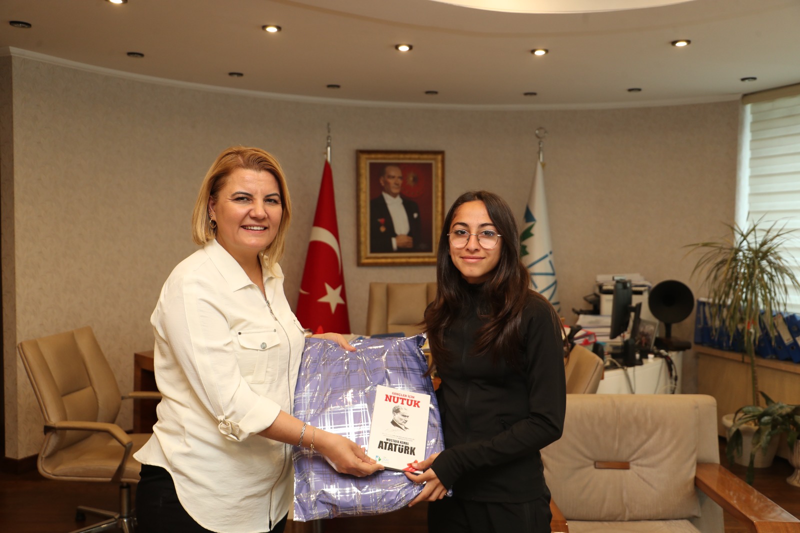 Başkan Hürriyet, Türkiye 1’incisi olan başarılı sporcu Irmak’ı tebrik etti