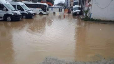 Kocaeli’nin altyapısını eleştirdi; ‘Çamurunuzda kendiniz boğulursunuz’