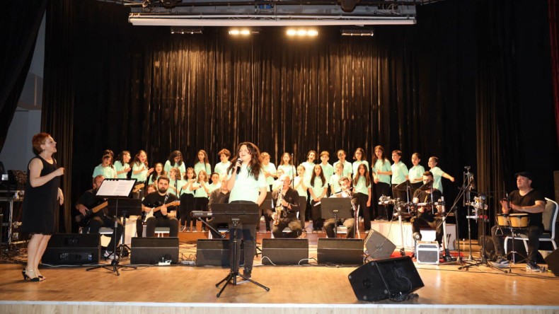 Körfez Belediyesi Çocuk Korosu büyüledi