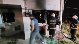 Korkutan yangın; İtfaiye alevler arasına daldı