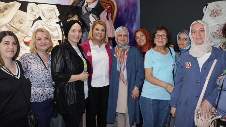 İZMEK Kursları El Sanatları Branşları sergisi kapılarını ziyaretçilere açtı