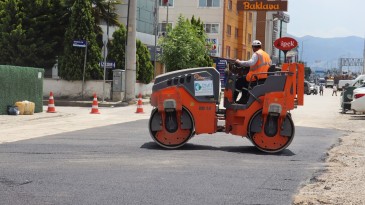 İzmit Belediyesi Yahyakaptan yollarını daha konforlu hale getiriyor