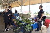 İzmit Belediyesi, pazar esnafı ziyaretlerine devam ediyor