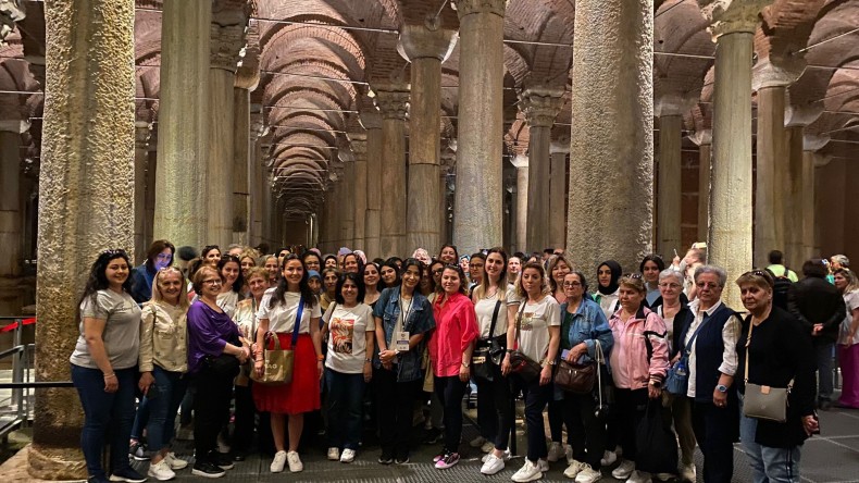 İzmit Belediyesinin üretici ve girişimci kadınları kültür gezisinde renkli bir gün geçirdi