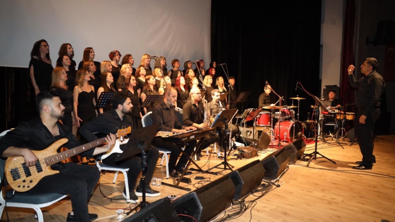 Kiraz Çiçeği Korosu ilk konserini verdi