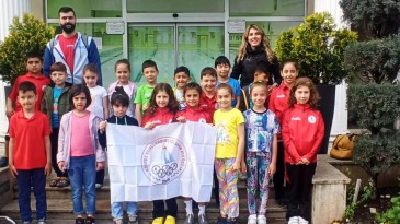 Körfezli Minik Yüzücülerin Büyük Başarısı