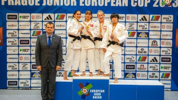 Merve ve Ayşenur, Avrupa’dan madalyayla döndü