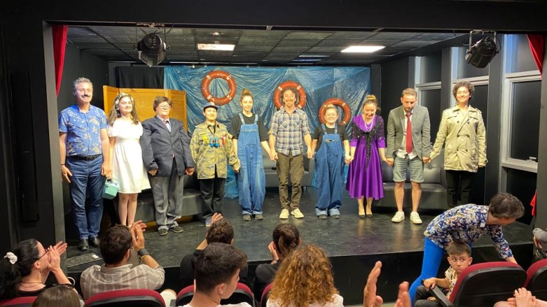 İzmit Sanat Akademisi Tiyatro Kursiyerleri Seyirciden Tam Not Aldı