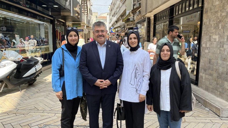 Sahadan ayrılmıyor; Millete gitti, bayramlarını kutladı