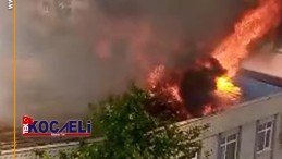 Alev alev yanan çatı vatandaşları sokağa döktü